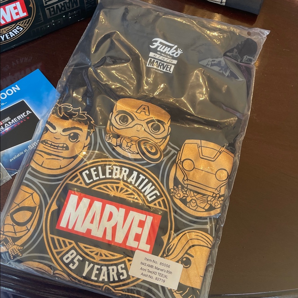 Funko Marvel Collector Corp Subscription Box: Marvel’s 85th Anniversary XL nwt - Picture 5 of 10